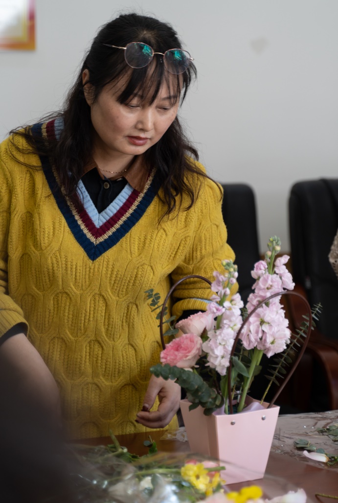 花香三月 綻放“她力量” ——慶祝 “三八”國(guó)際勞動(dòng)?jì)D女節(jié)暨主題黨日活動(dòng)
