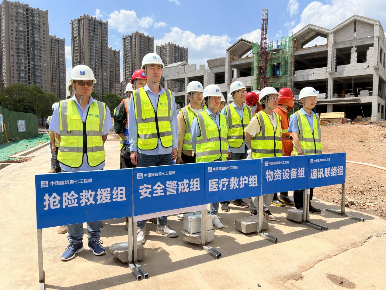 安寧市官廂街更新改造工程項目開展消防應(yīng)急演練