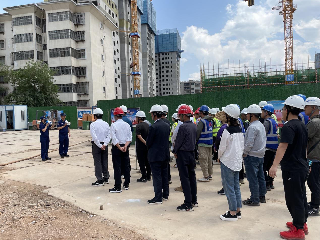 安寧市官廂街更新改造工程項目開展消防應(yīng)急演練