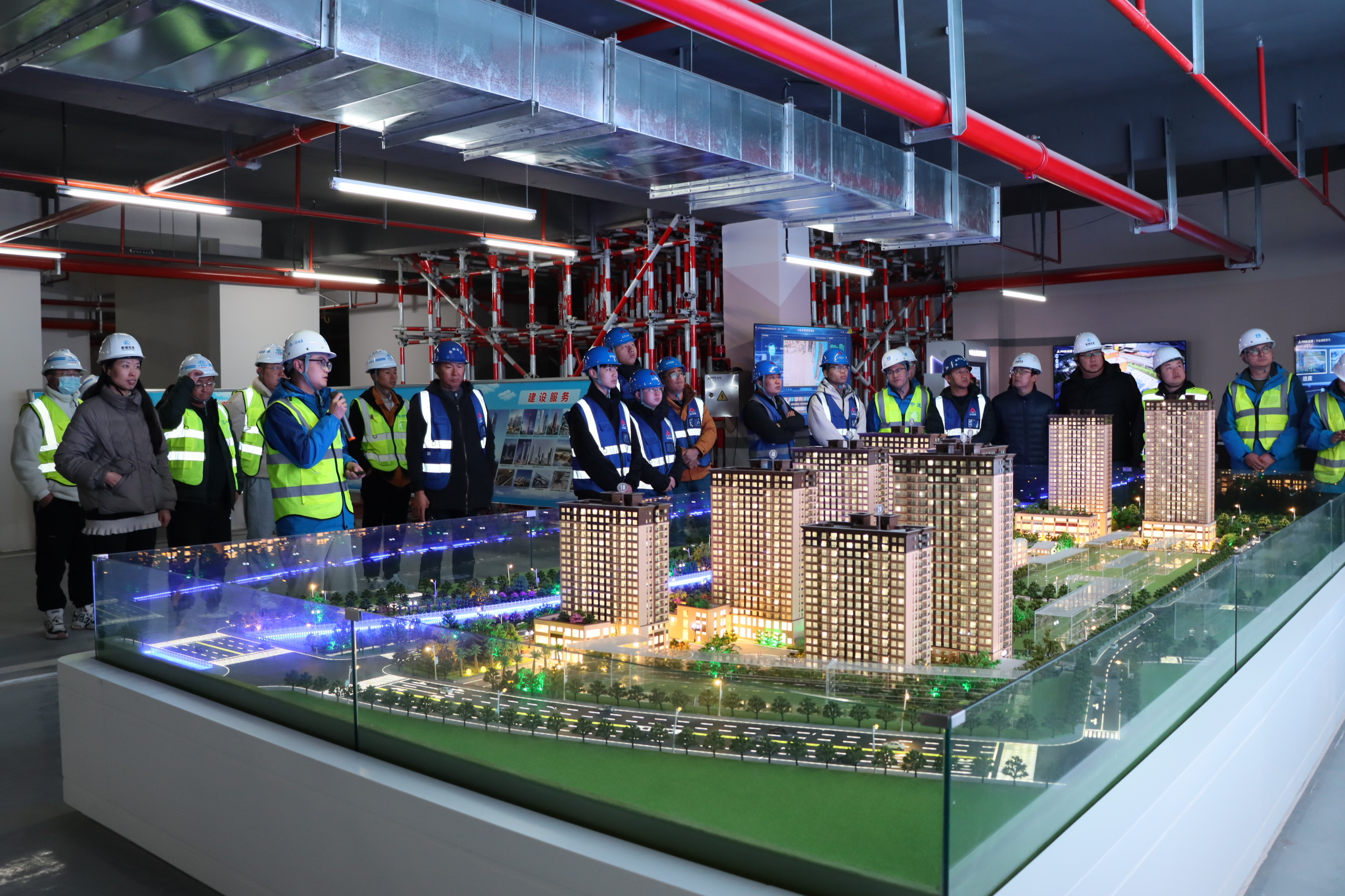 2023年12月由昆明市建筑協(xié)會組織的質量、安全觀摩活動在我司監(jiān)理的安寧市官廂街更新改造工程項目順利開展