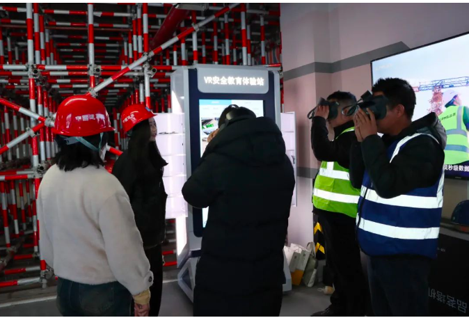 2023年12月由昆明市建筑協(xié)會組織的質量、安全觀摩活動在我司監(jiān)理的安寧市官廂街更新改造工程項目順利開展